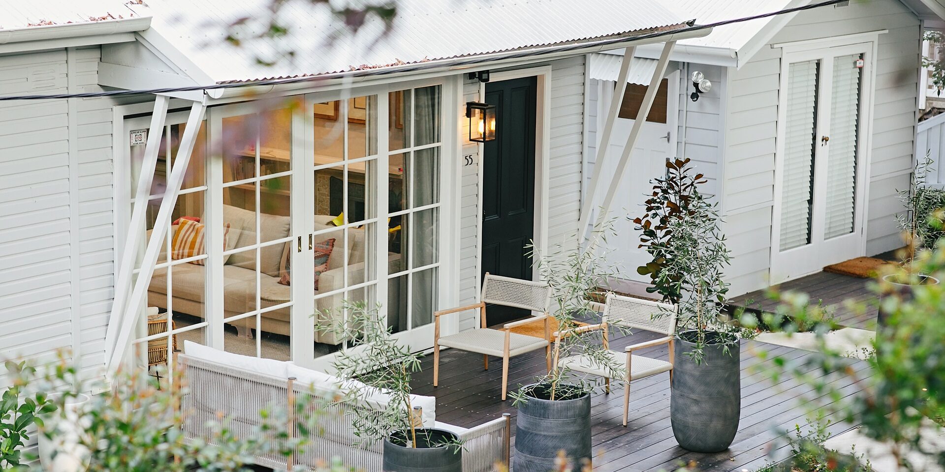 RayWhite_White weatherboard house_Landscape RayWhite_White weatherboard house_Landscape